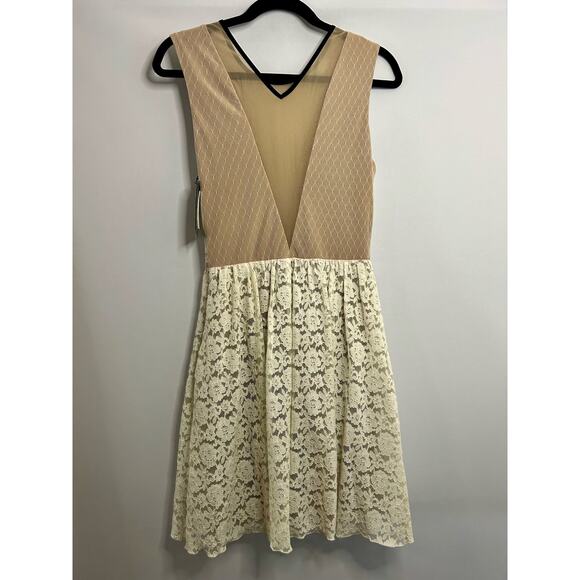 ABS Allen Schwartz Ivory Lace Dress. Size 6. New with tags and small flaw. - Picture 3 of 8